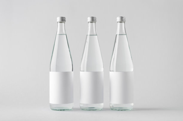 水瓶模型-三个瓶子。空白的标签图片下载