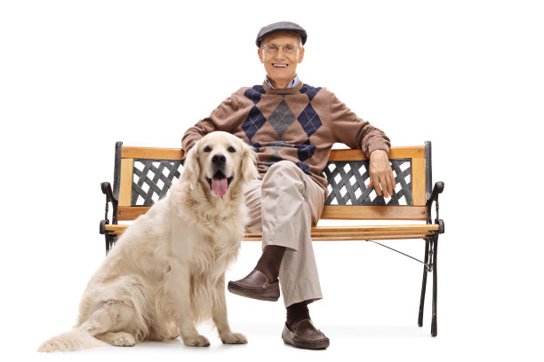 一个老人和他的狗坐在长椅上图片下载