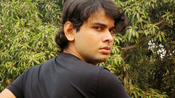 英俊的年轻男模特图片下载