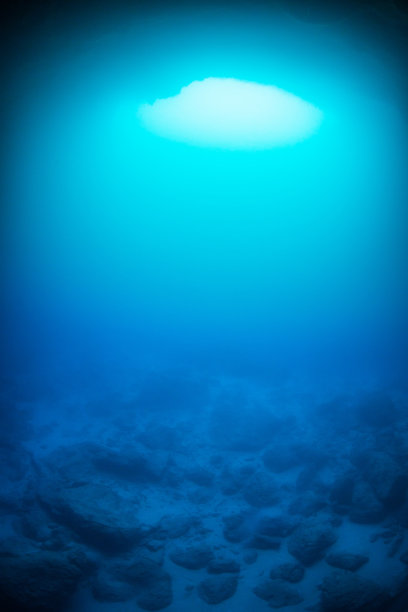 水下洞穴图片下载