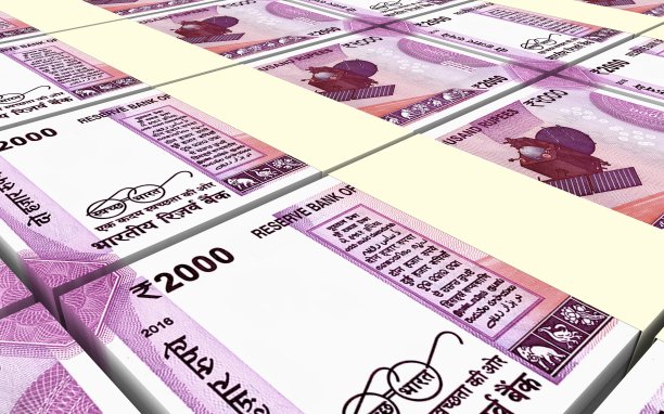 印度卢比钞票堆积如山。图片下载