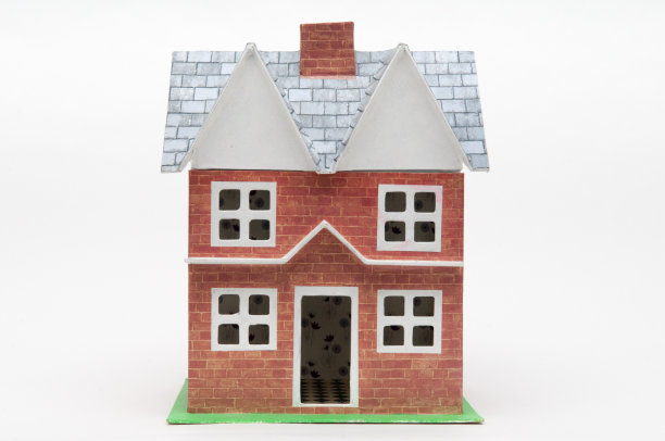 娃娃屋孤立在白色图片下载