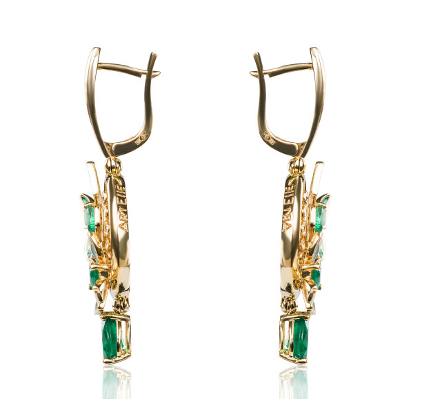 一对钻石耳环图片下载