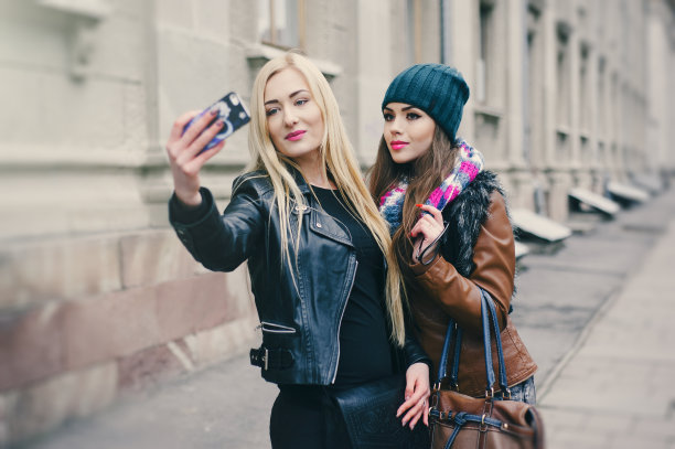 户外美丽时尚女孩图片下载