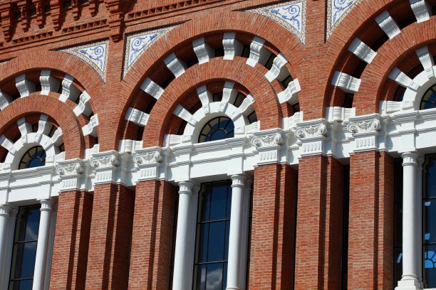 西班牙Aranjuez火车站屋顶的细节图片下载