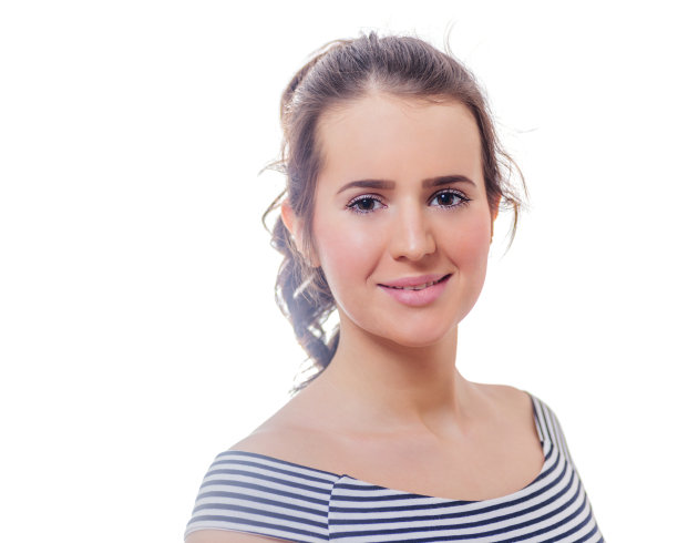 微笑的黑发女孩图片下载