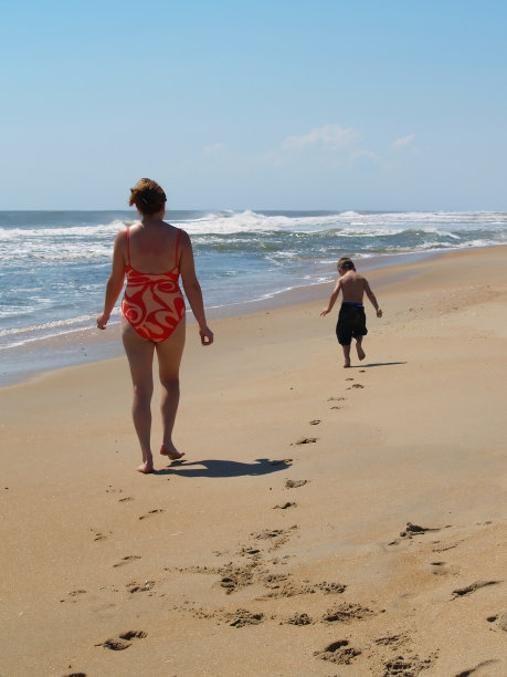 海滩上运行图片下载