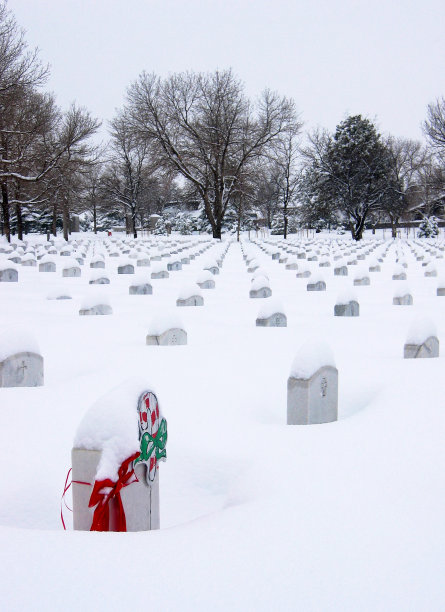 礼物包装的墓碑图片下载
