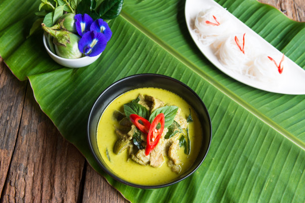 咖喱椰奶配鸡肉图片下载