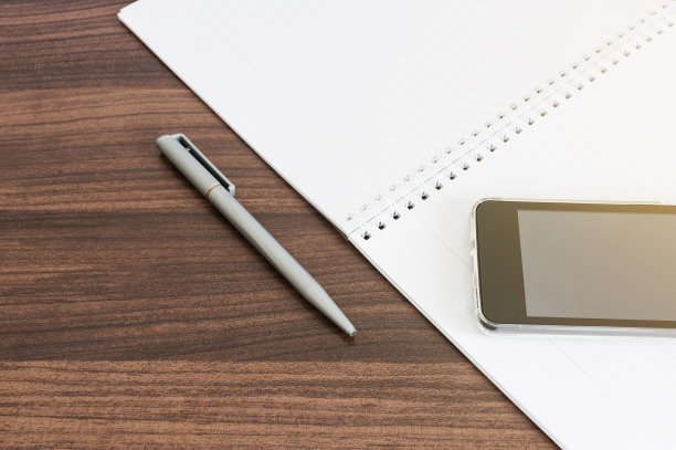 带手机的老式笔记本图片下载