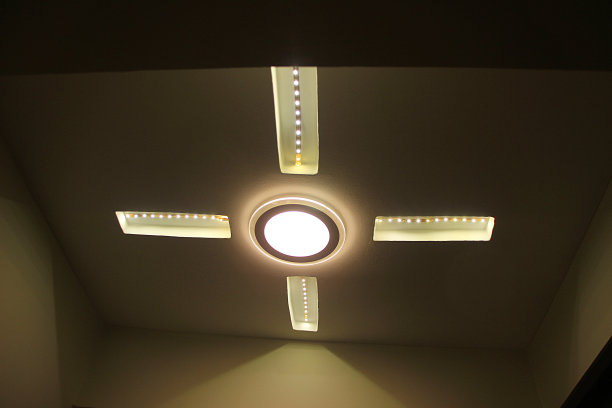 室内屋顶灯具图片下载