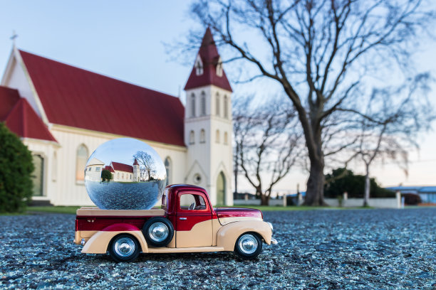 玻璃球的教堂图片下载