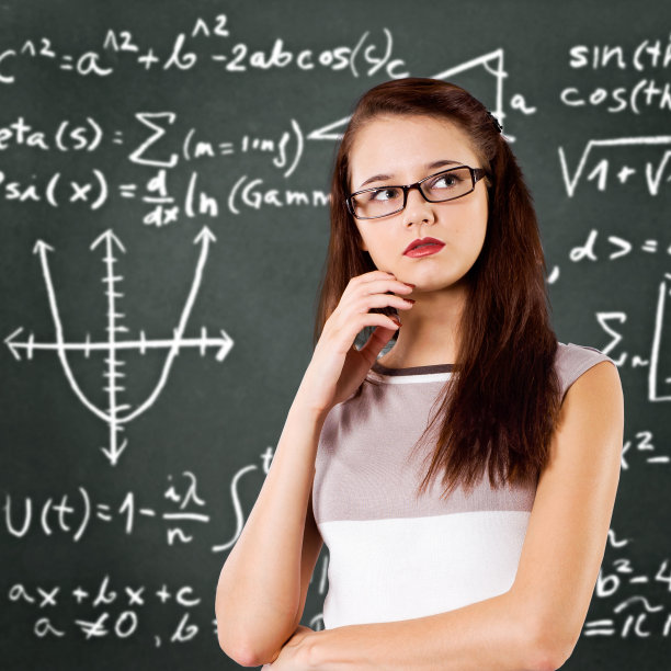 学生思考的女孩图片下载