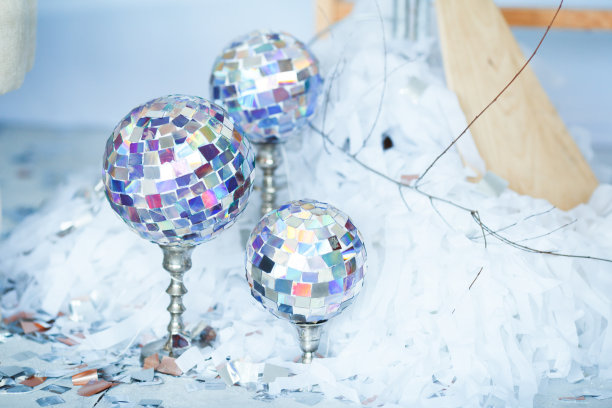 架子上的迪斯科球图片下载