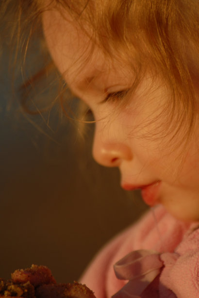 孩子在日落时分图片下载