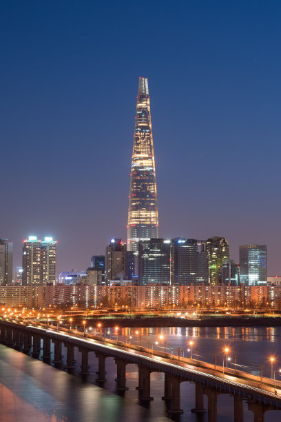 汉江和乐天塔的夜景。图片下载