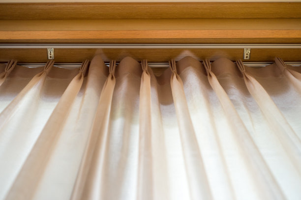 棕色的窗帘图片下载