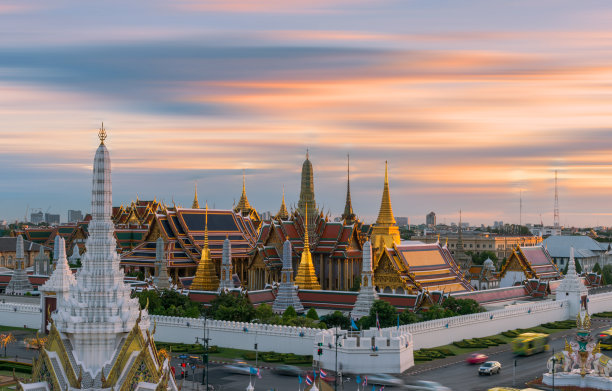 日落时分的大皇宫和王丘寺图片下载