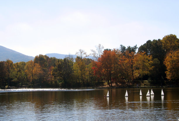 湖上的帆船图片下载