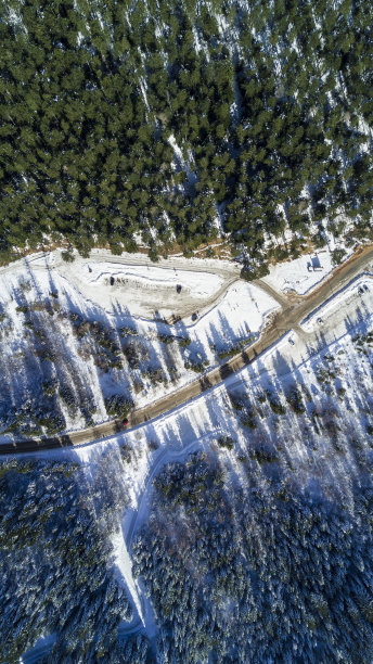 冬天的山路图片下载