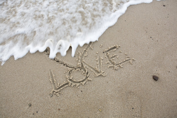 心在沙地上图片下载