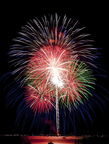 湖上烟花图片下载