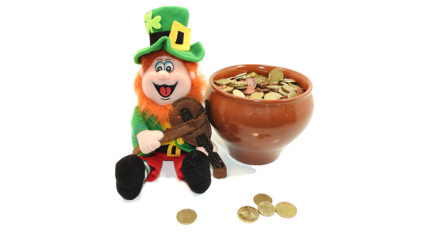 绿色的小妖精玩具。图片下载