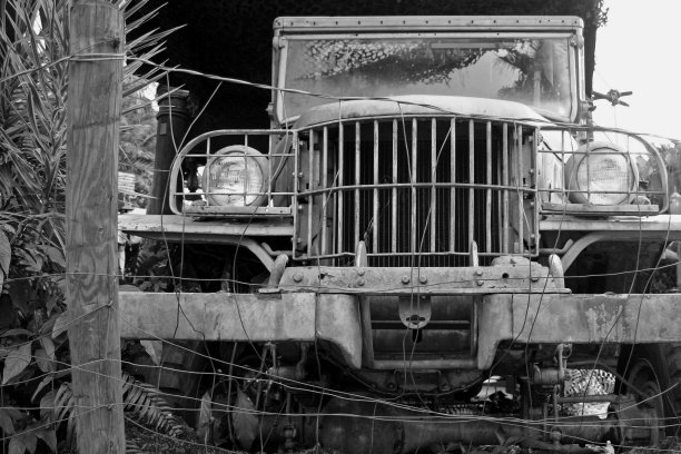 废弃的吉普车图片下载