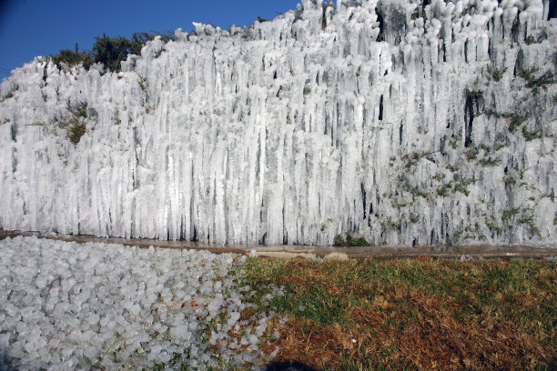 墙的冰柱图片下载