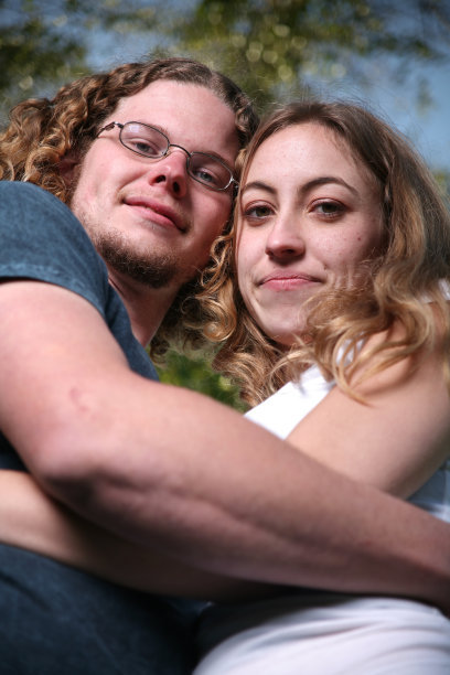 年轻的夫妇图片下载