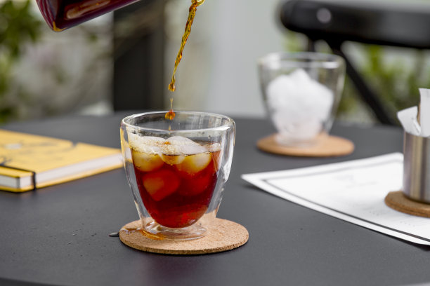 两冰咖啡厅咖啡厅内部有桌子素材图片