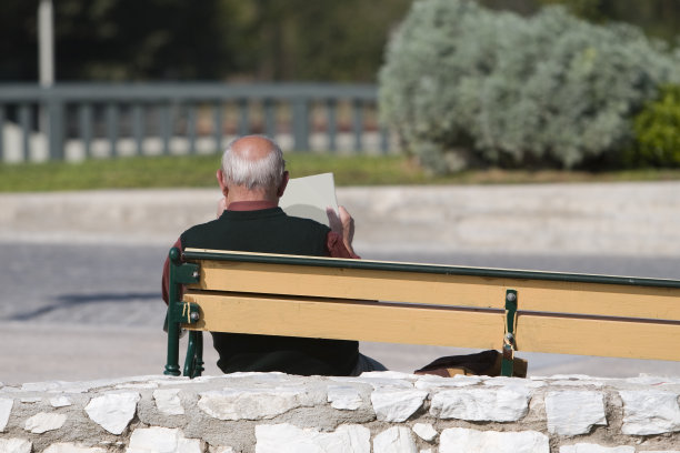 外面有人在写字板上画画图片下载