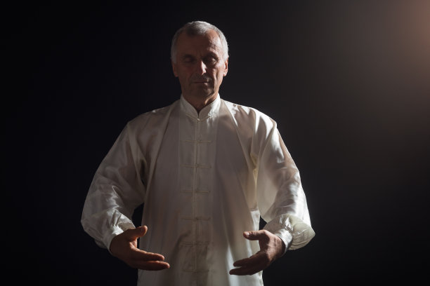 老人练太极图片下载