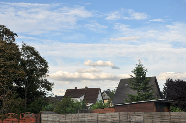 建筑不寻常的老公园树木天空房子的看法图片下载