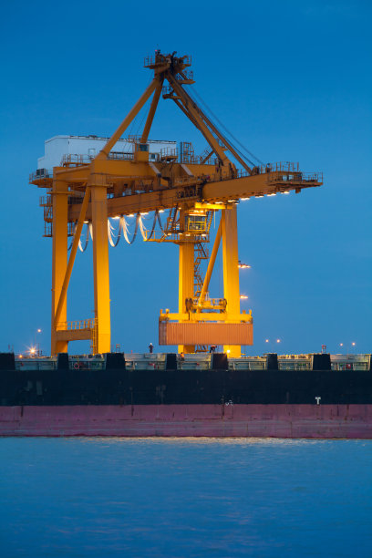 港口起重机运输图片下载