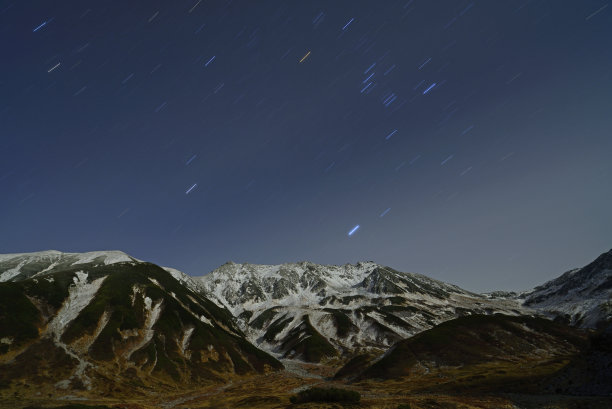 星空和田山图片下载