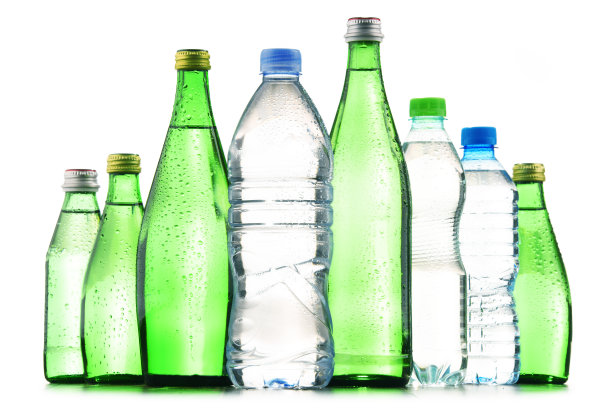 不同种类的矿泉水瓶子图片下载