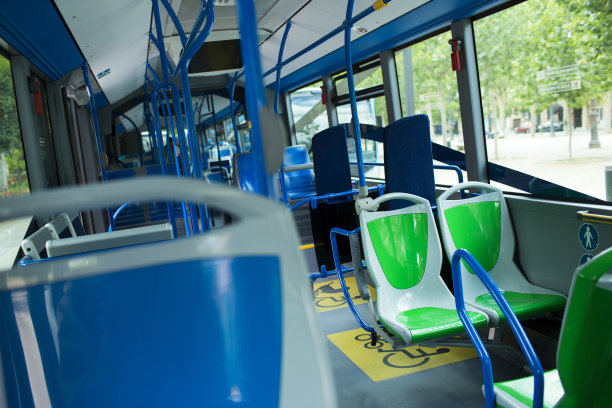 现代城市公交车的座位位置图片下载