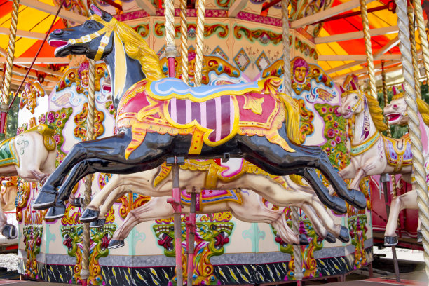 旋转木马的马图片下载