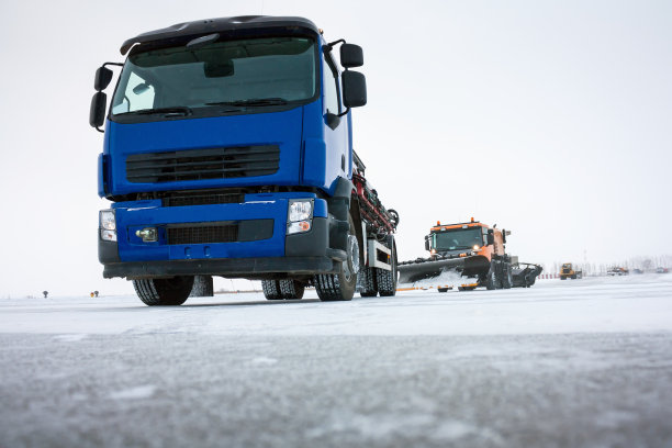 跑道上液体防结冰剂分配机图片下载