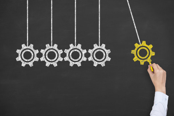 黑板背景上的服务概念图片下载