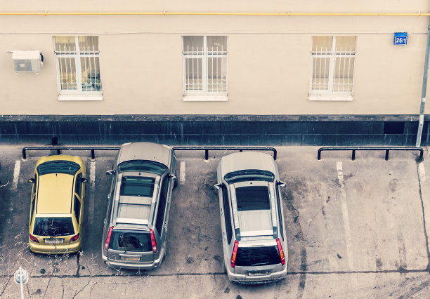 汽车在办公室附近图片下载