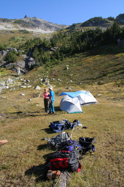 弟弟和妹妹在Basecamp图片下载