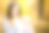 母亲和她的宝贝女儿在秋天的公园图片下载