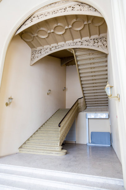 通往房子的楼梯图片下载