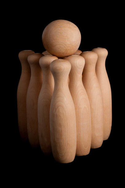 保龄球瓶和球图片下载