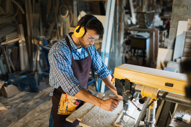 工程师在车间素材图片