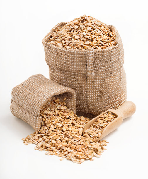 粗麻袋燕麦片和木勺图片下载