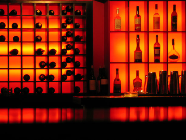 背光和酒瓶红色俱乐部酒吧的背景图片下载