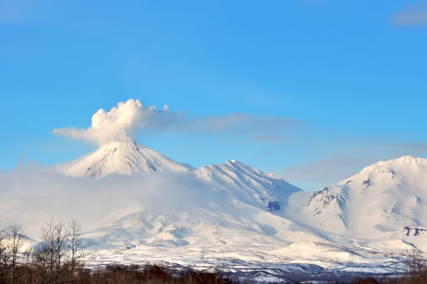 堪察加半岛的火山景观图片下载